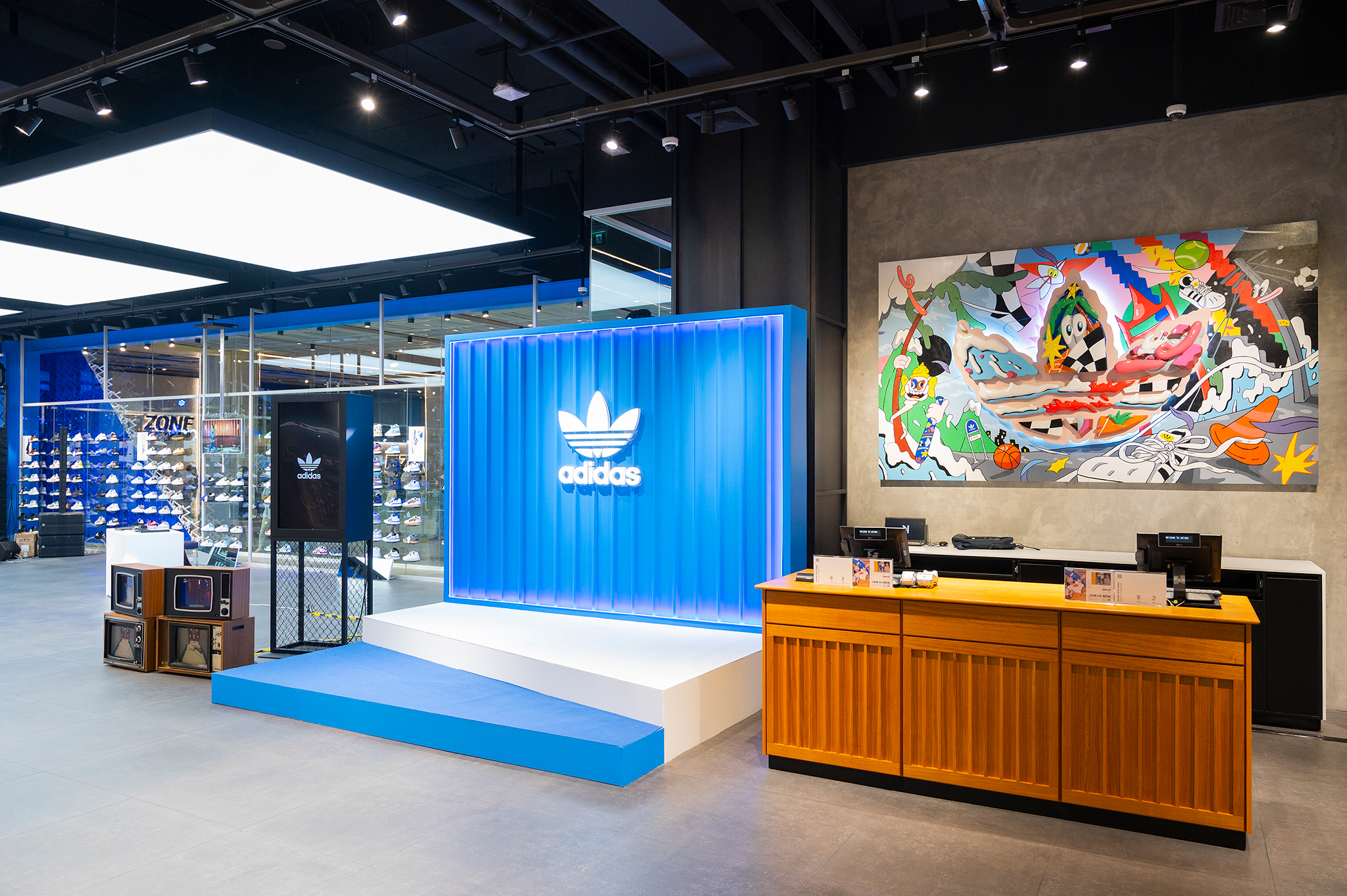 Adidas brand center central world discount